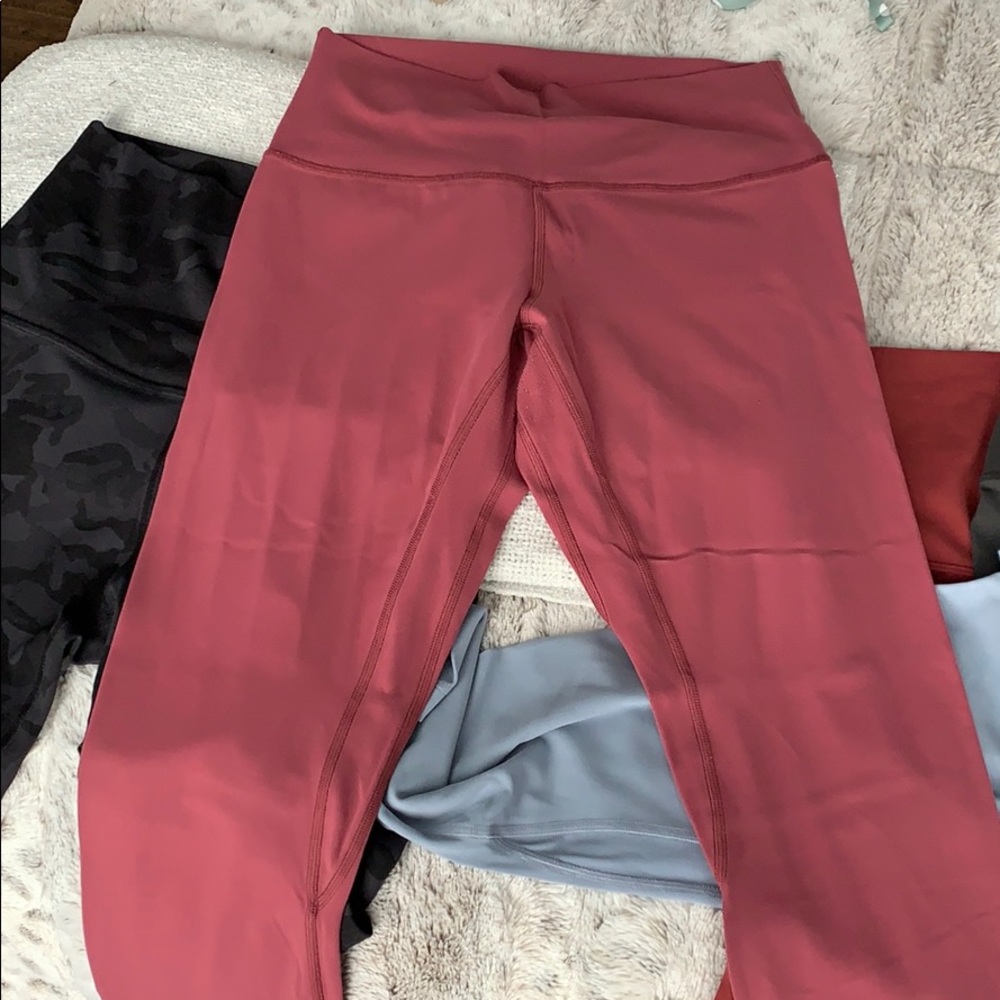 Not too much pilling by inner thighsRose color 25”